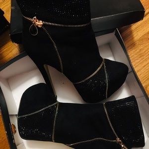 BEBE Ankle high boots size 7